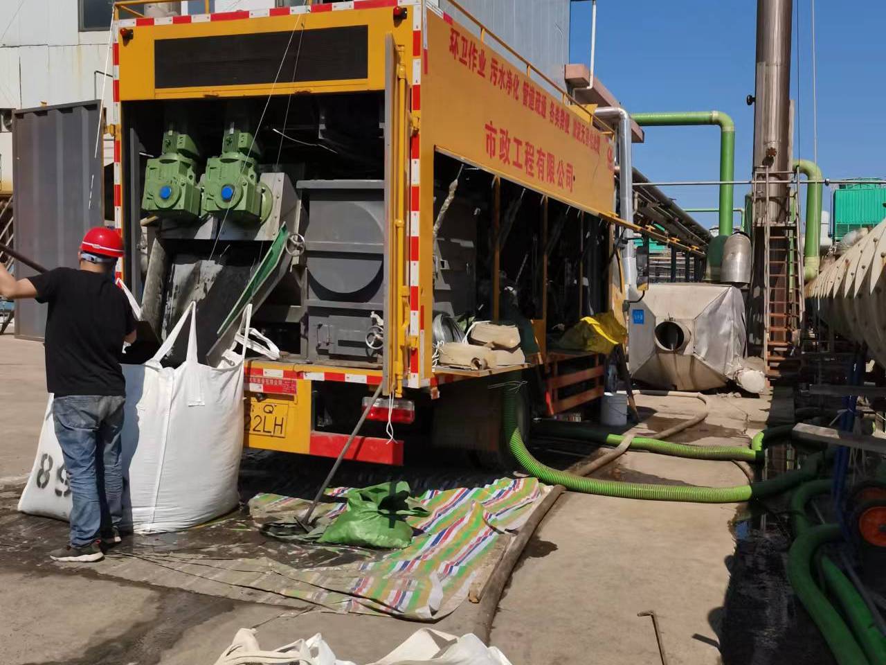 田东淤泥压干处理